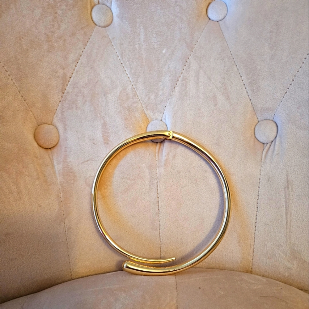 Gold chocker